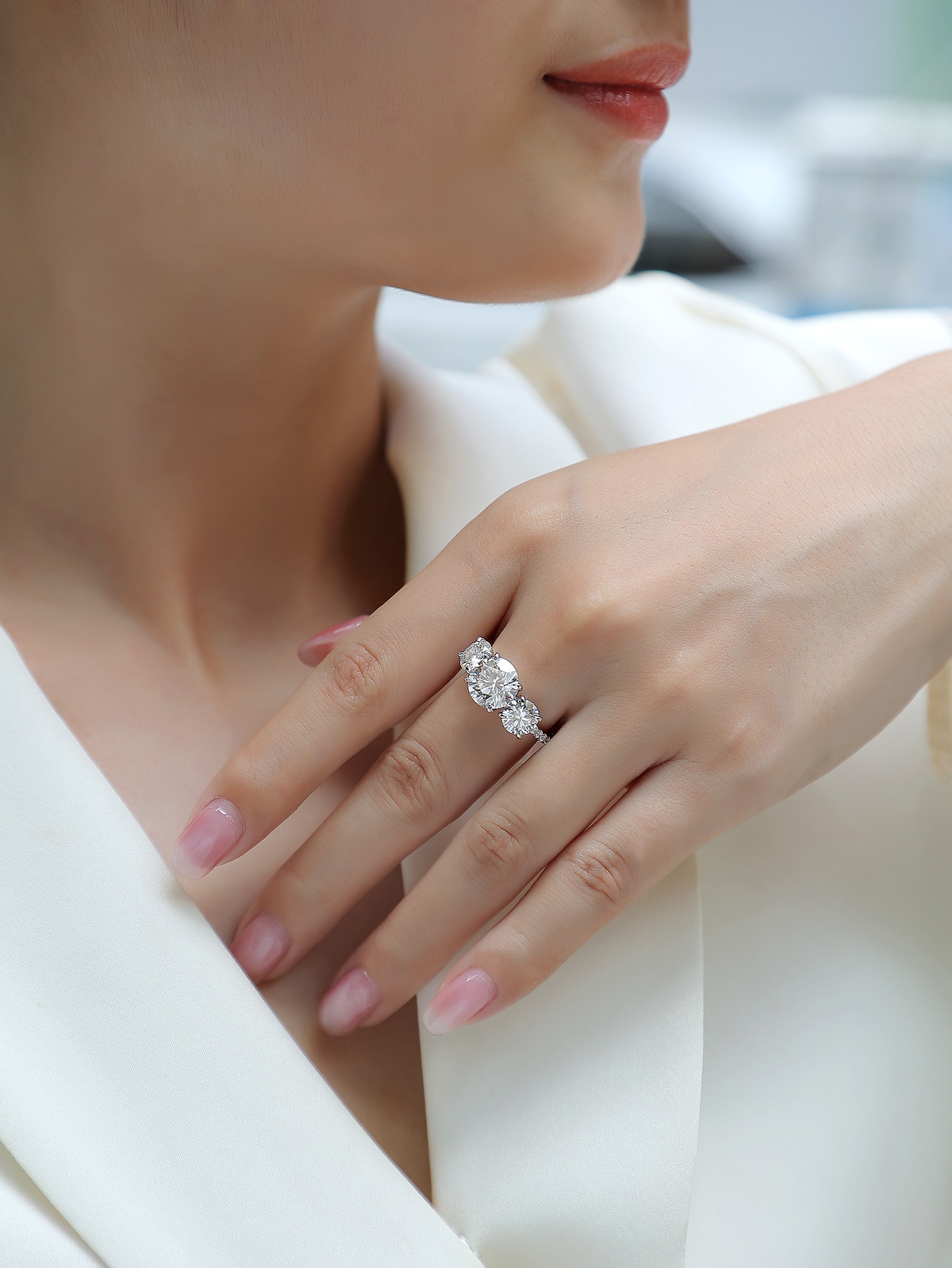 Three Shining Stars - A Fashionable And Luxurious Jewelry Piece Set With 3-carat Moissanite S925 Sterling Silver And Platinum-plated Diamond