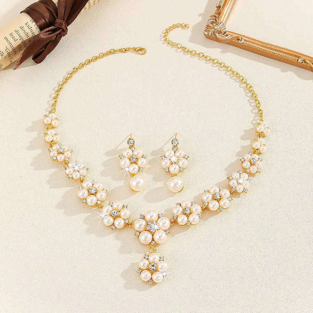 3 PCs Vintage Luxury Short Artificial Pearl Rhinestone Alloy Clavicle Chain Necklace And Earrings Set Jewelry